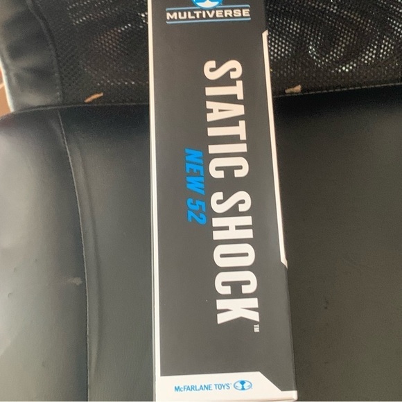 2022 McFarlane Toys DC Multiverse New 52 Static Shock 7" Action Figure and Stand - Picture 7 of 7